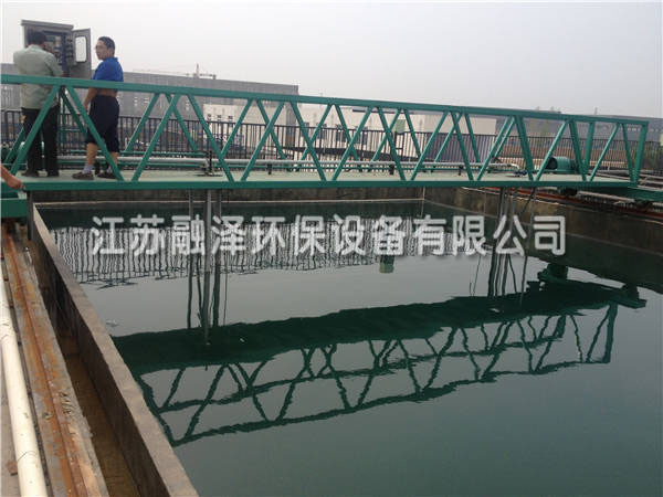 河北某新型材料廠行車式刮泥機(jī)